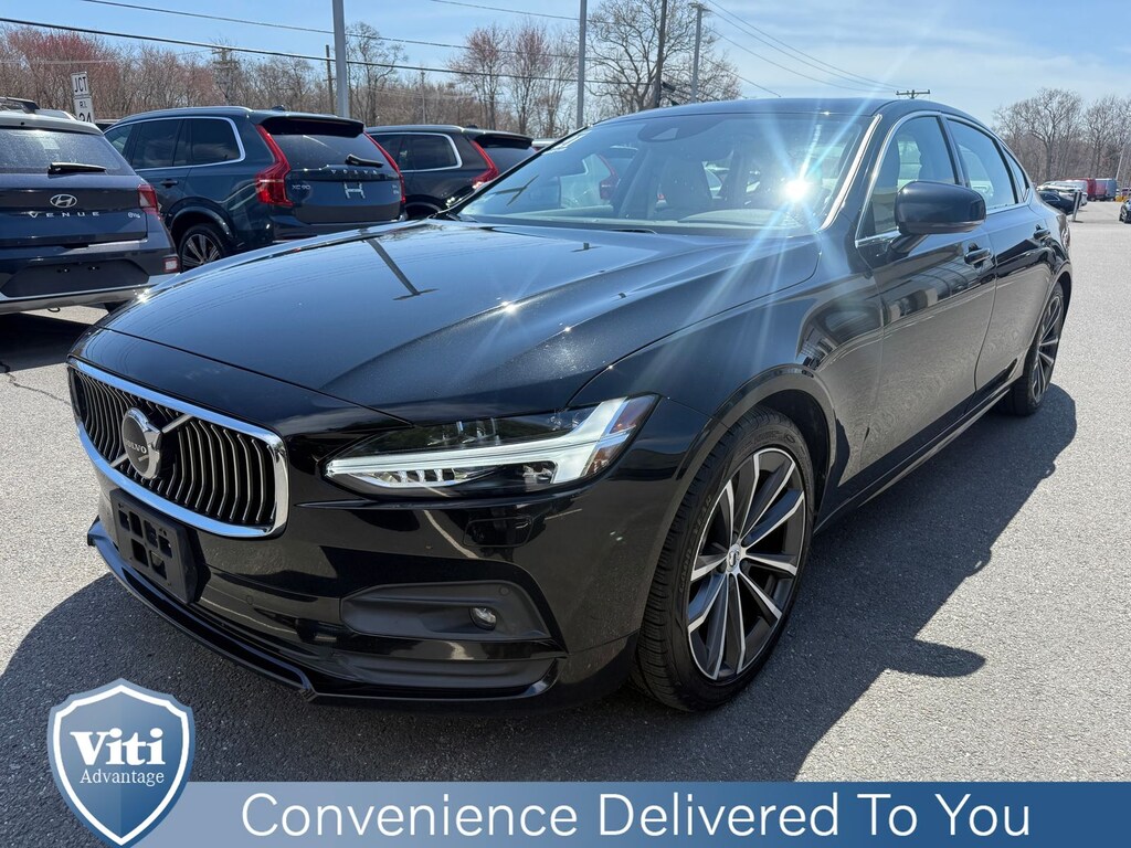Used 2021 Volvo S90 T6 Momentum Sedan