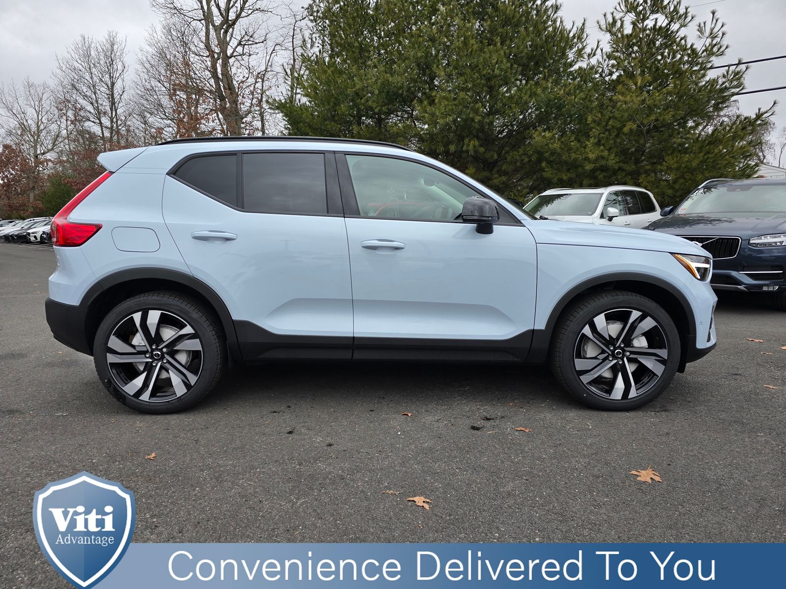 2025 Volvo XC40 Plus - Photo 9