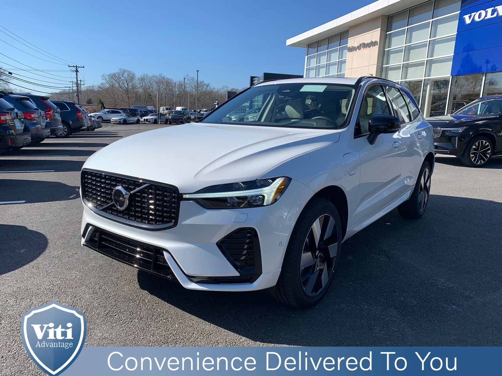 2025 Volvo XC60 T8 Plus photo 4