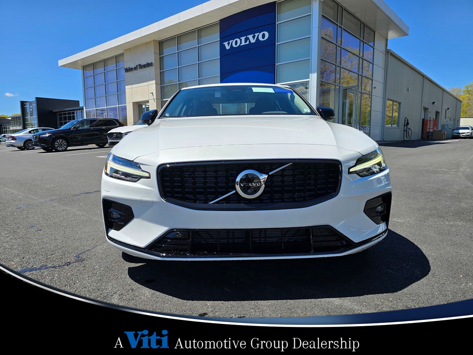 2024 Volvo S60 B5 Plus photo 3