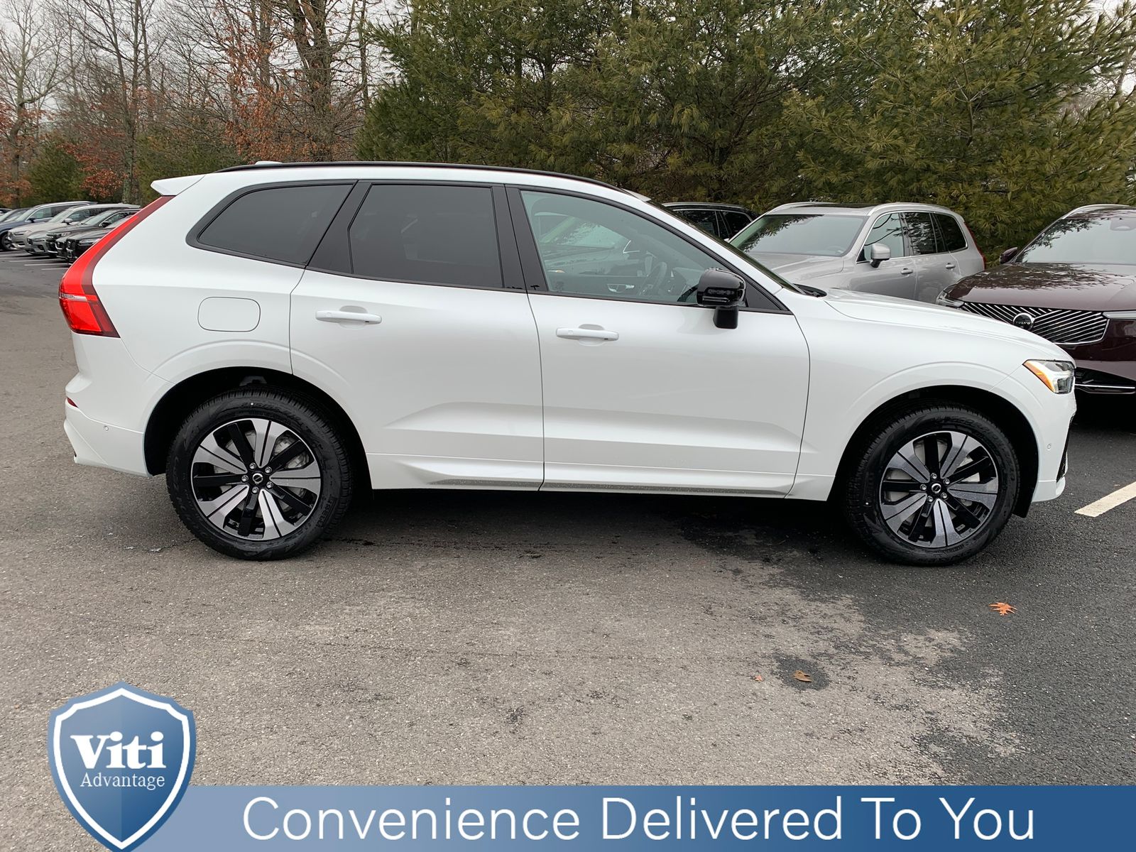 2025 Volvo XC60 Plus - Photo 9