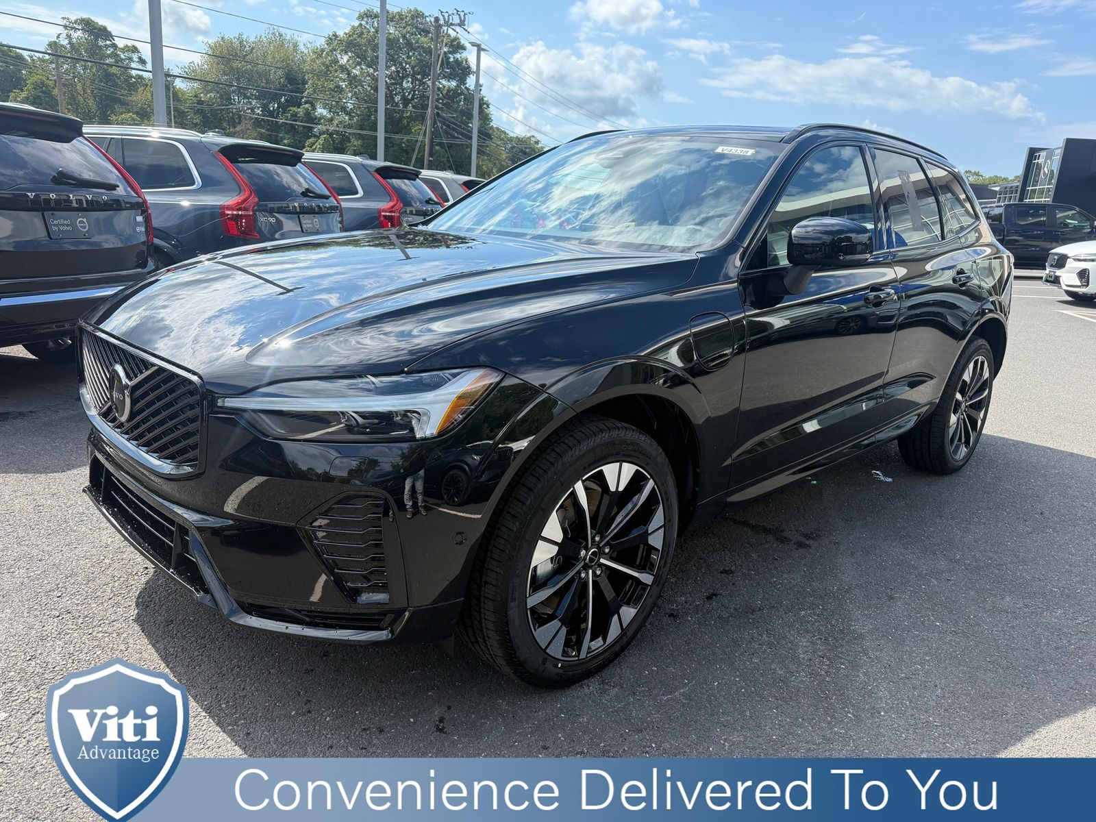 2026 Volvo XC60 Plus - Photo 4