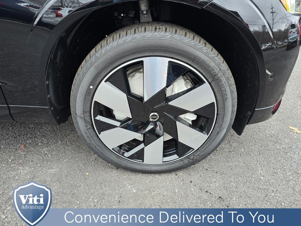 2025 Volvo XC60 Plus - Photo 11