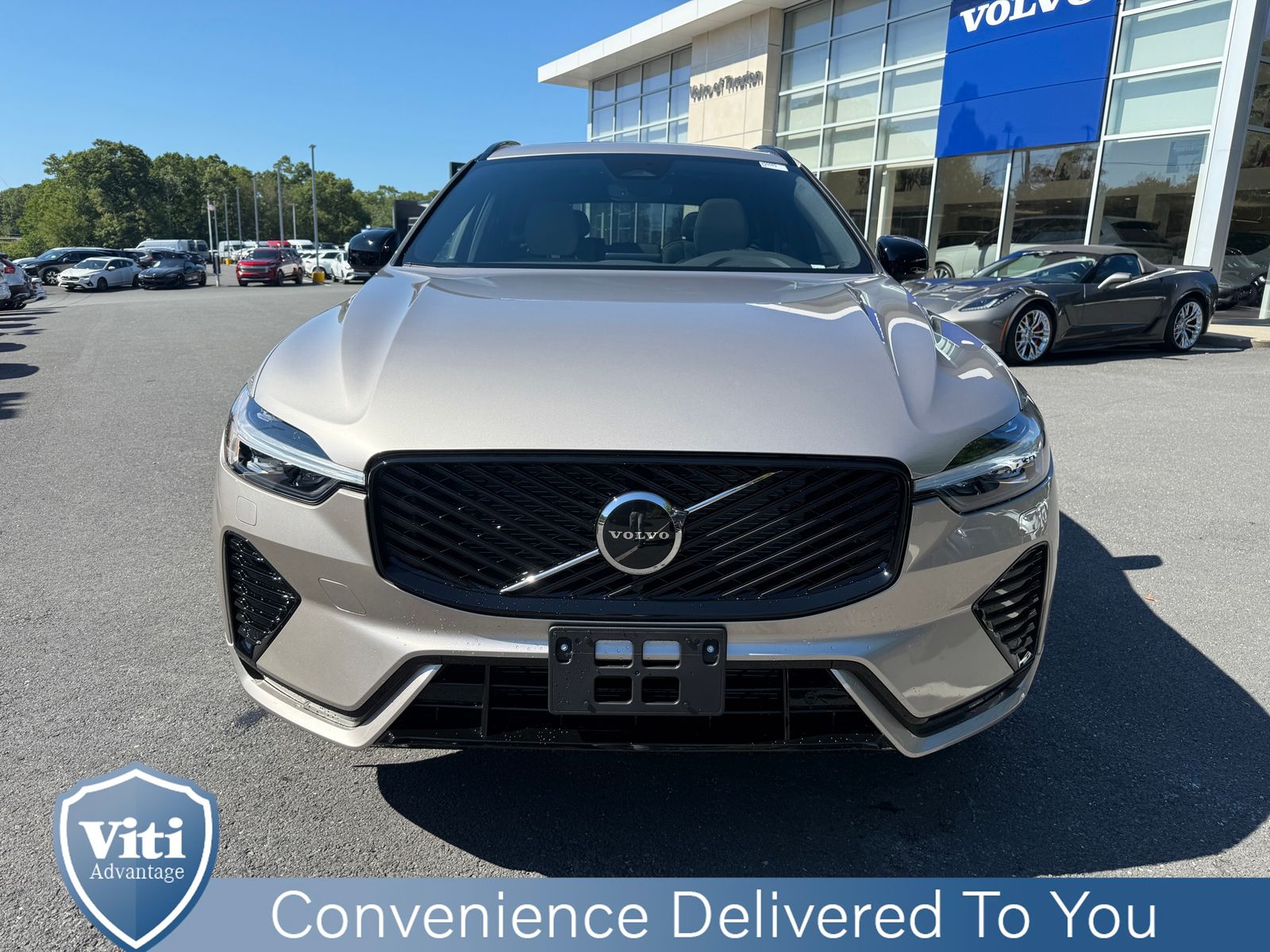 2026 Volvo XC60 B5 Core photo 3