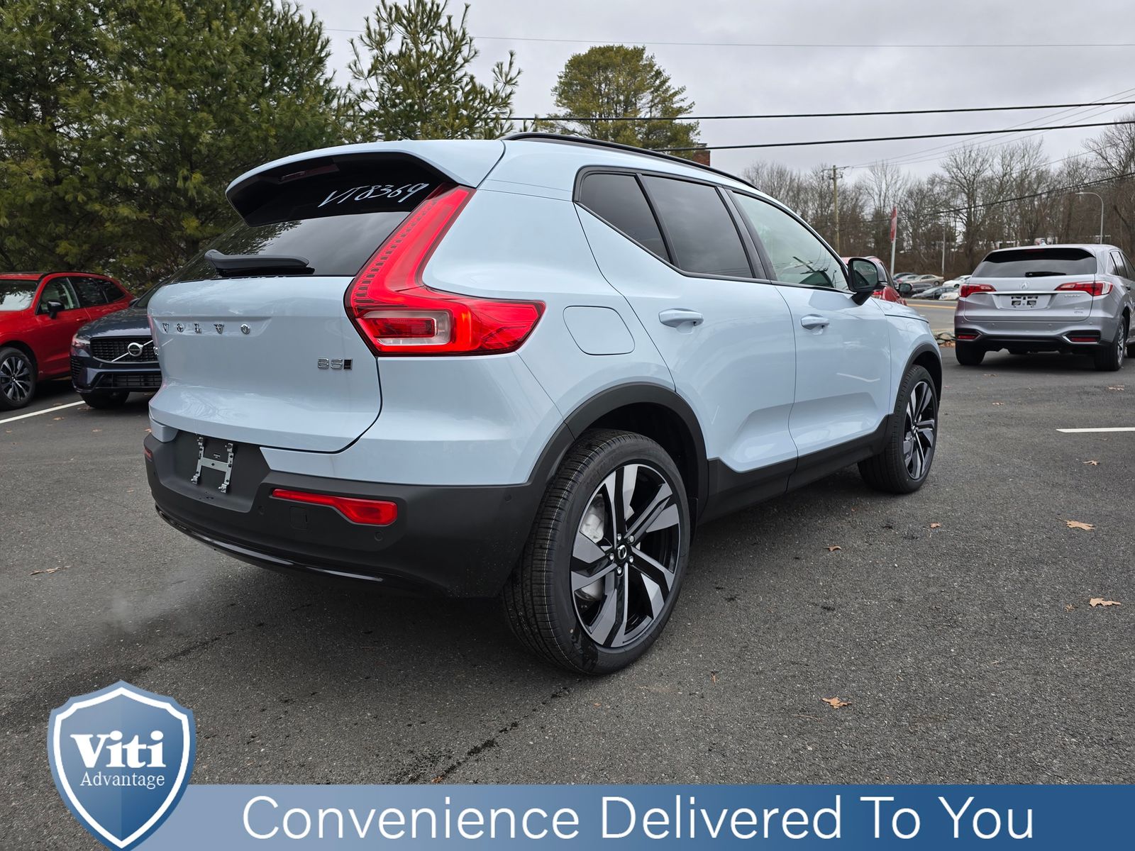 2025 Volvo XC40 Plus - Photo 8