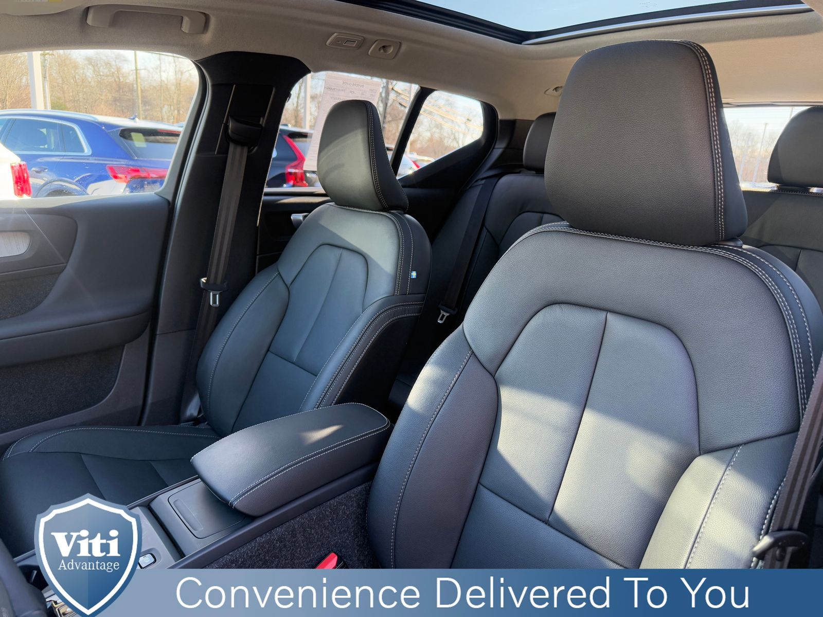 2025 Volvo XC40 Core - Photo 18