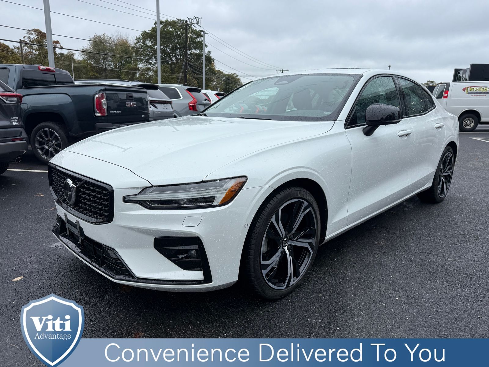 2023 Volvo S60 B5 AWD Plus photo 4
