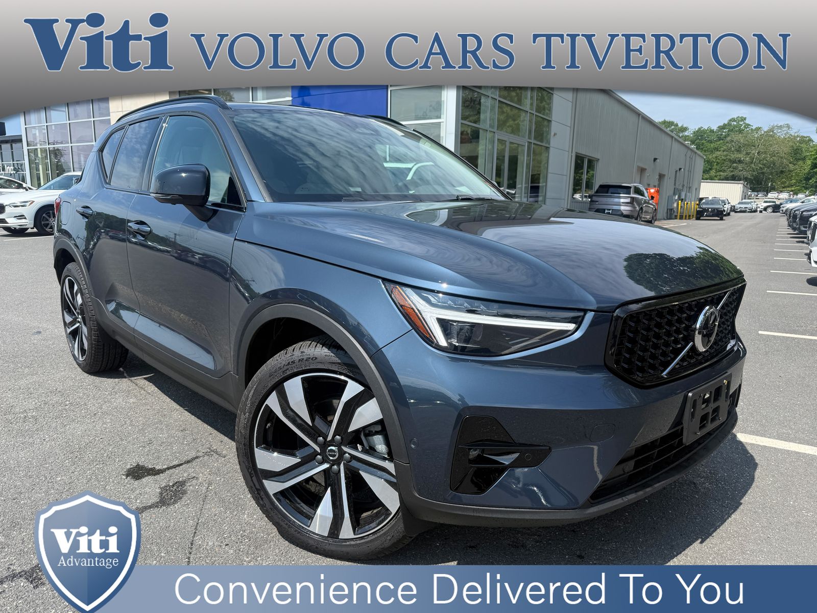 2026 Volvo XC40 B5 Ultra Dark AWD's photo