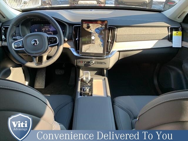 2025 Volvo XC90 T8 Plus photo 2