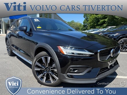 2025 Volvo V60 Cross Country B5 Ultra Wagon