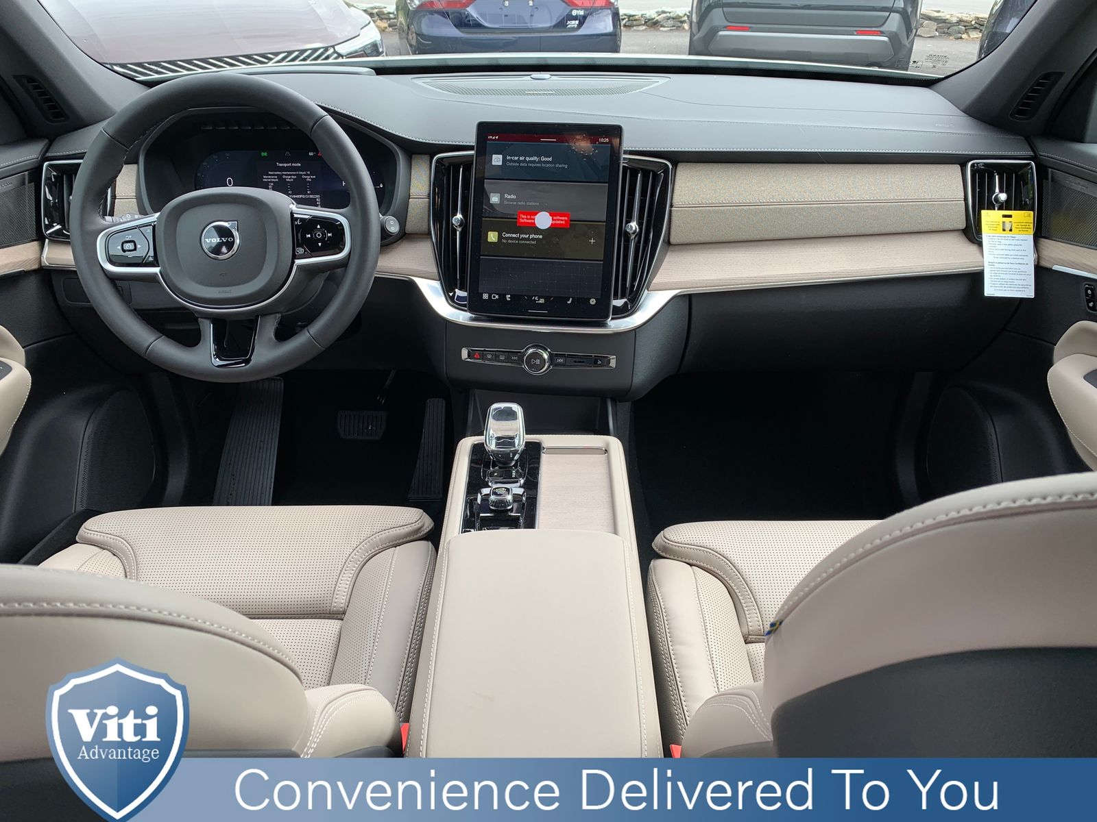 2025 Volvo XC90 T8 photo 2