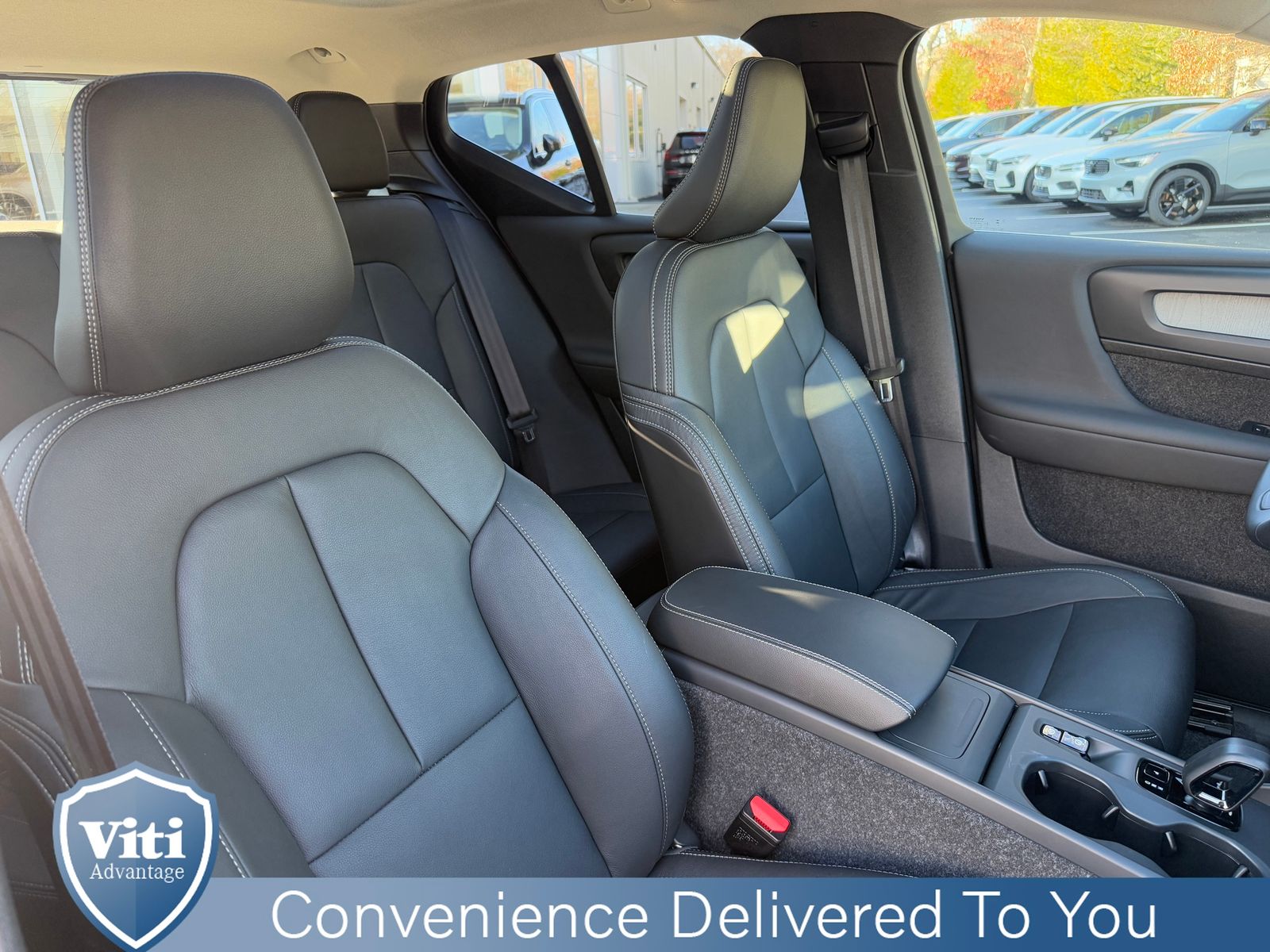 2025 Volvo XC40 Core - Photo 31