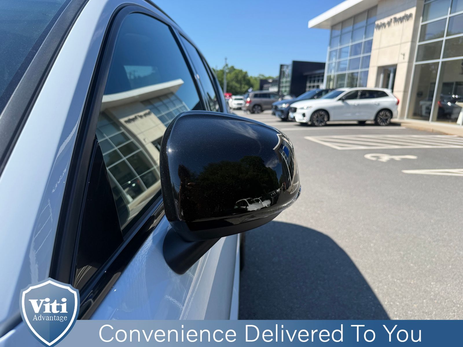 2026 Volvo XC40 Plus - Photo 11