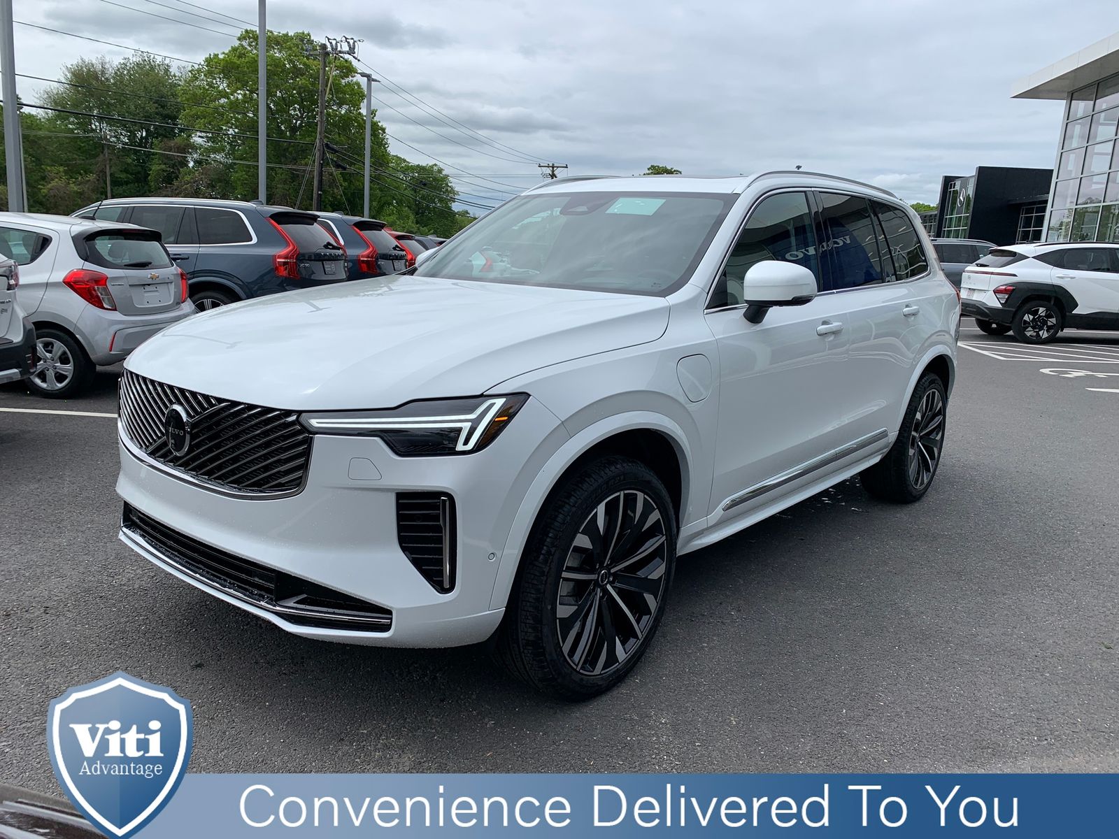 2025 Volvo XC90 T8 photo 4