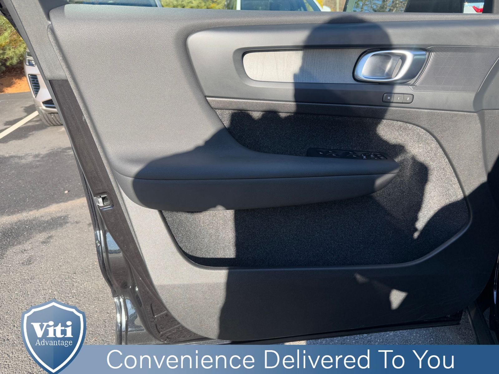 2025 Volvo XC40 Core - Photo 16