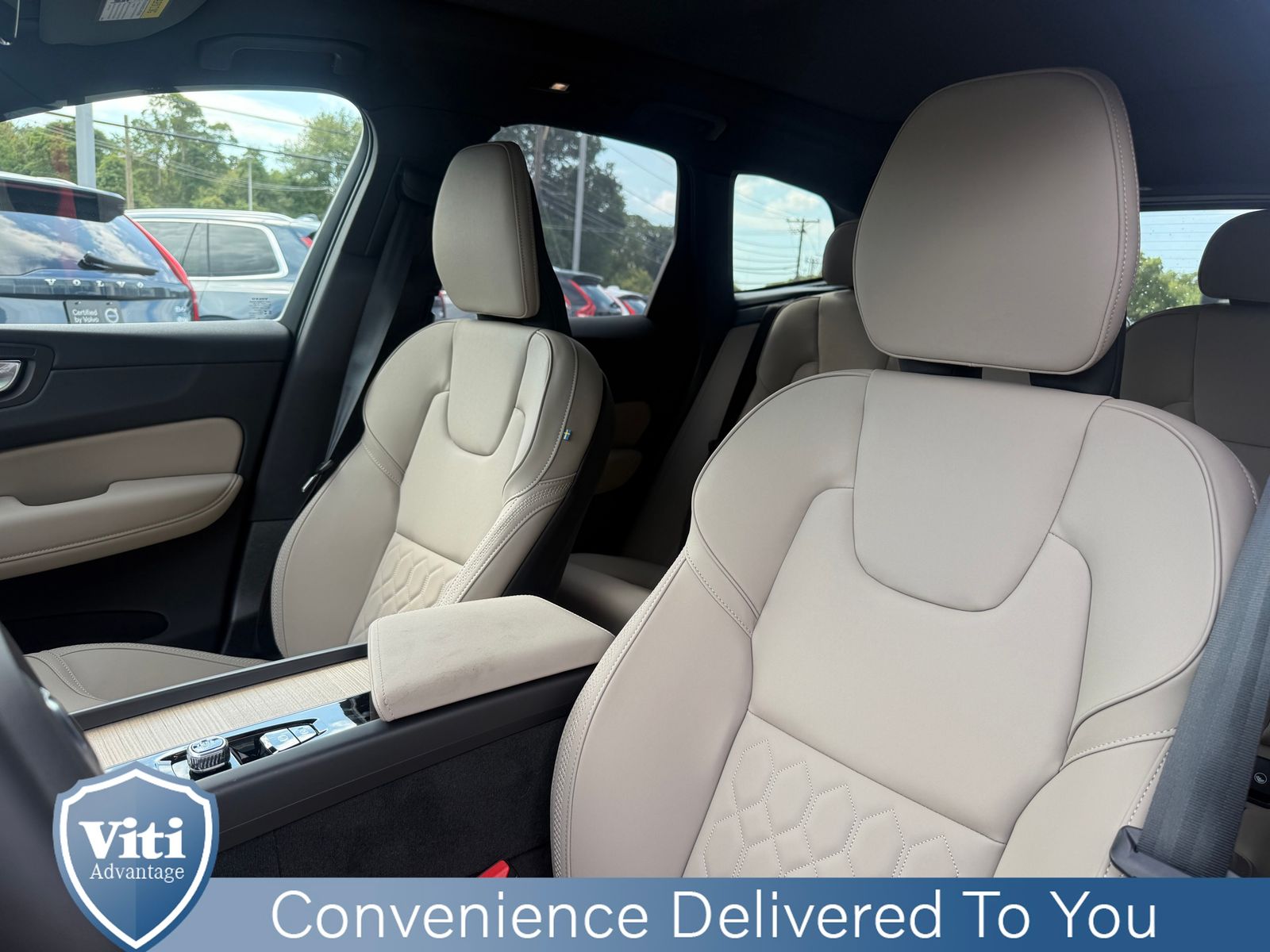 2026 Volvo XC60 Plus - Photo 12
