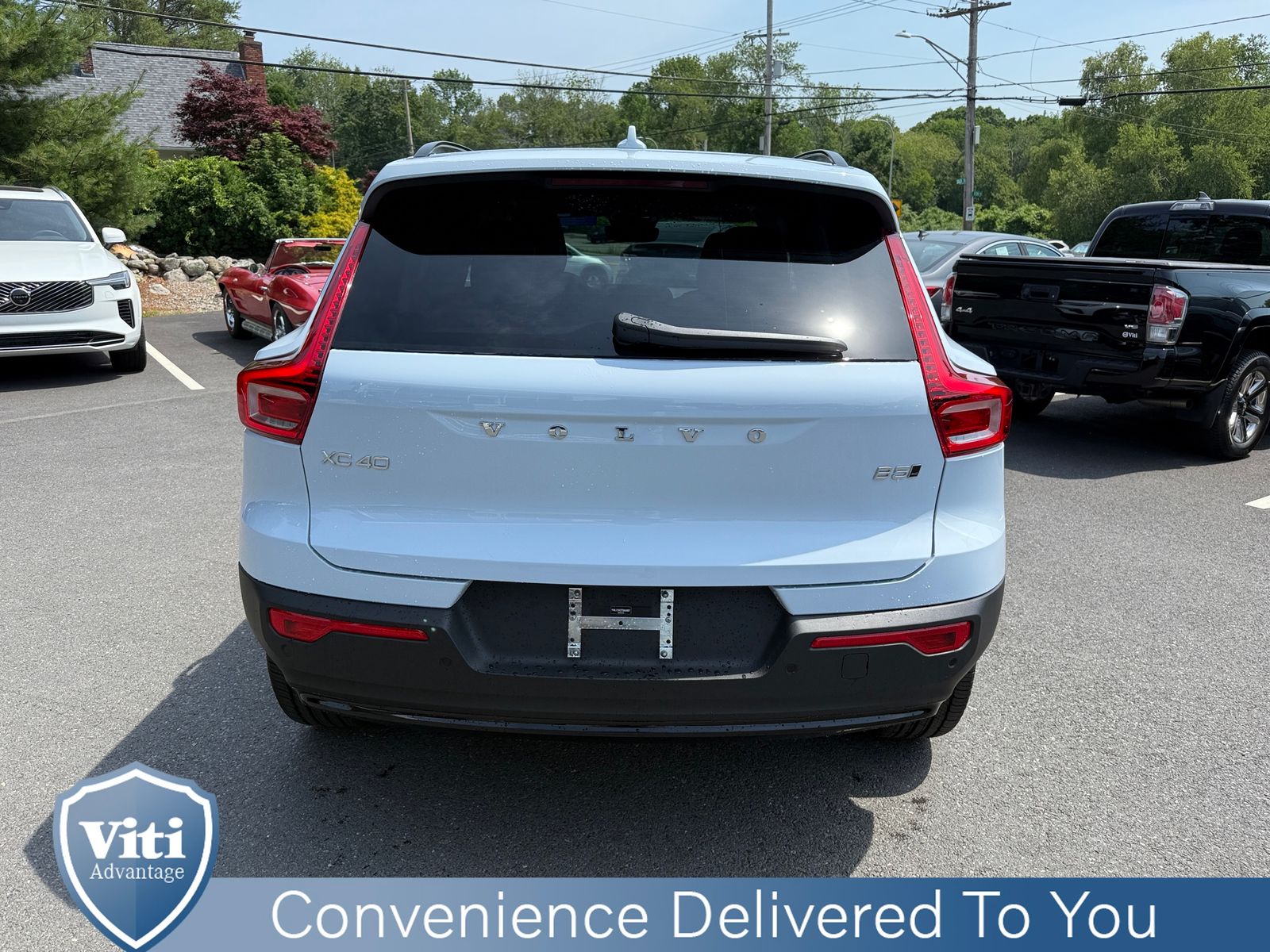 2026 Volvo XC40 Plus - Photo 7