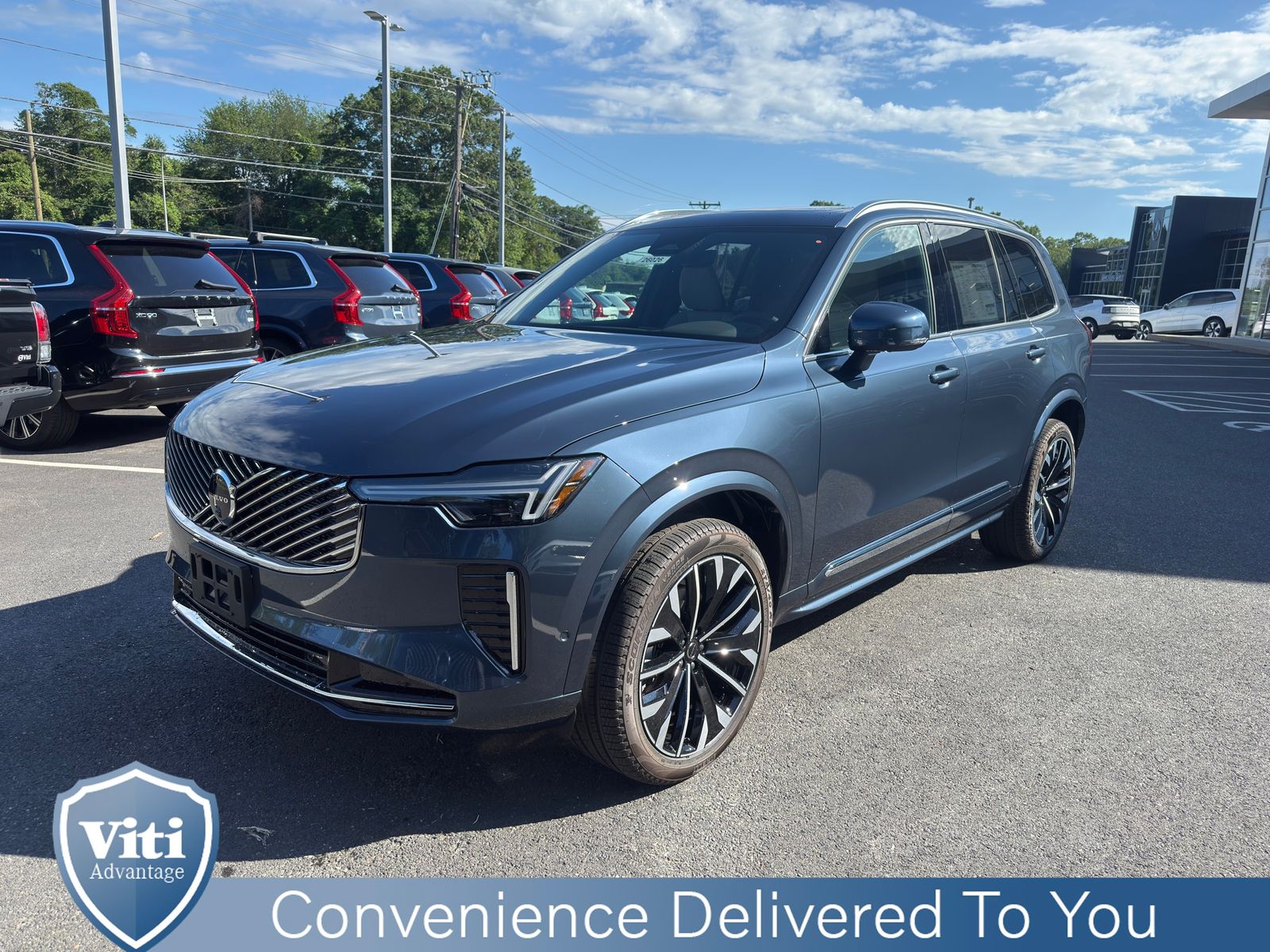 2026 Volvo XC90 Plus Black Edition photo 4