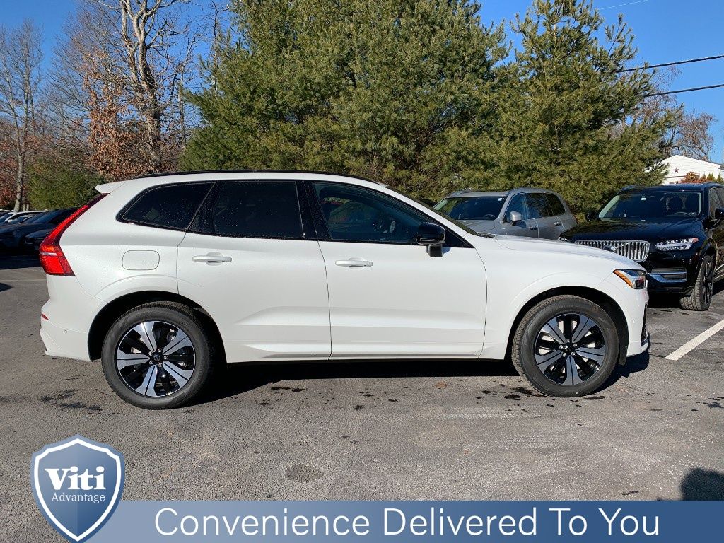 2025 Volvo XC60 Plus - Photo 9