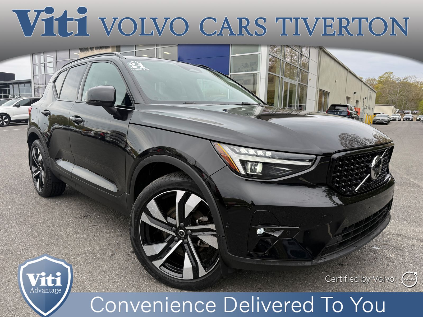 2024 Volvo XC40 B5 Plus Dark AWD's photo