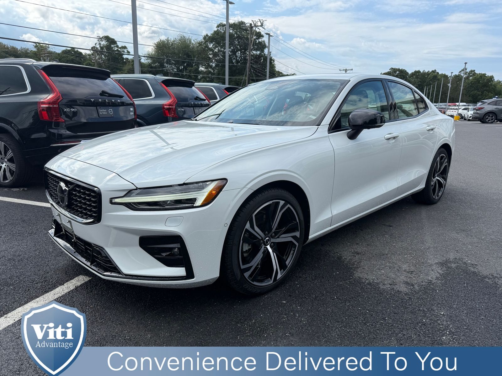 2025 Volvo S60 B5 AWD Plus photo 4