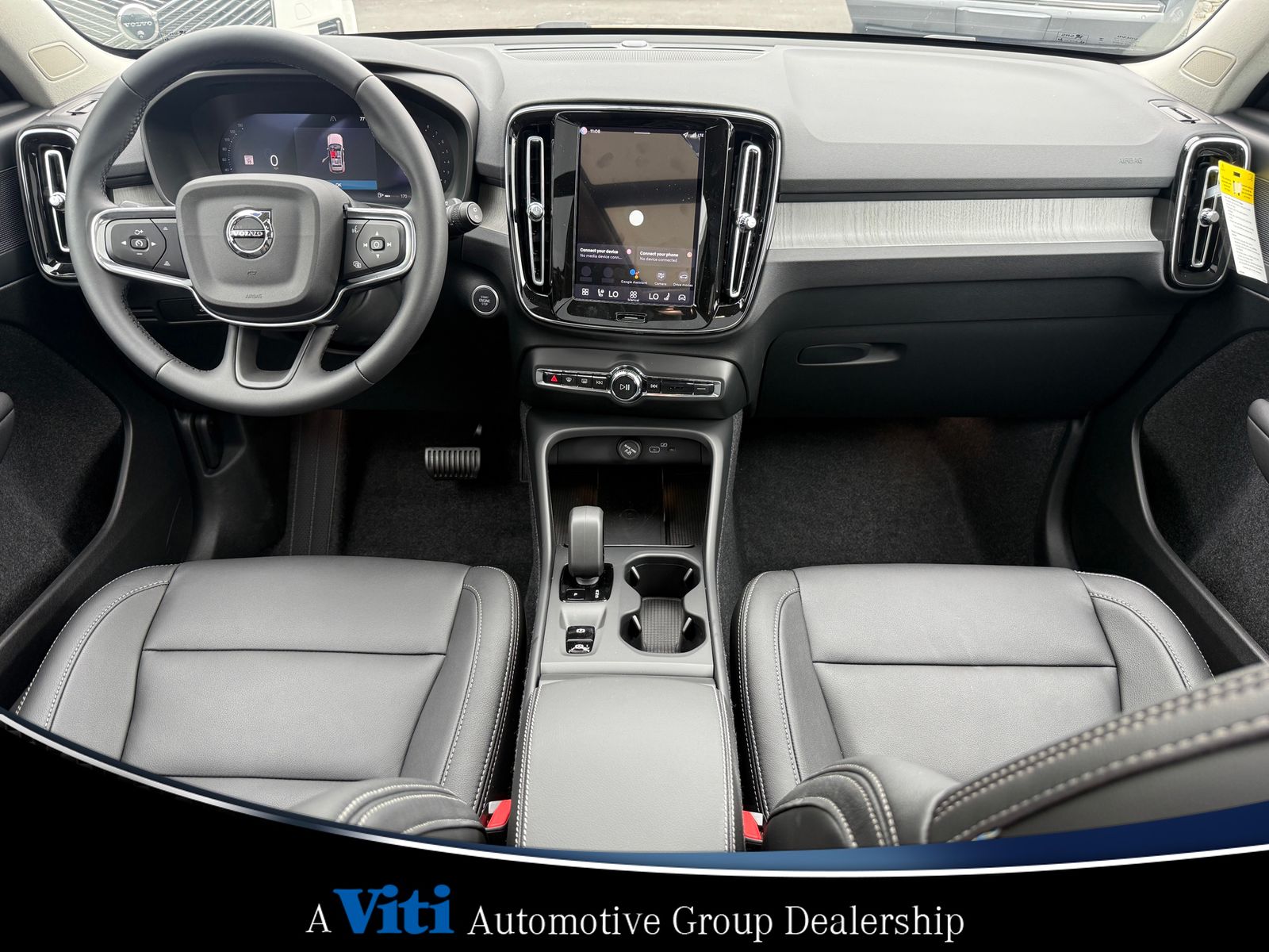 2026 Volvo XC40 AWD Plus photo 2