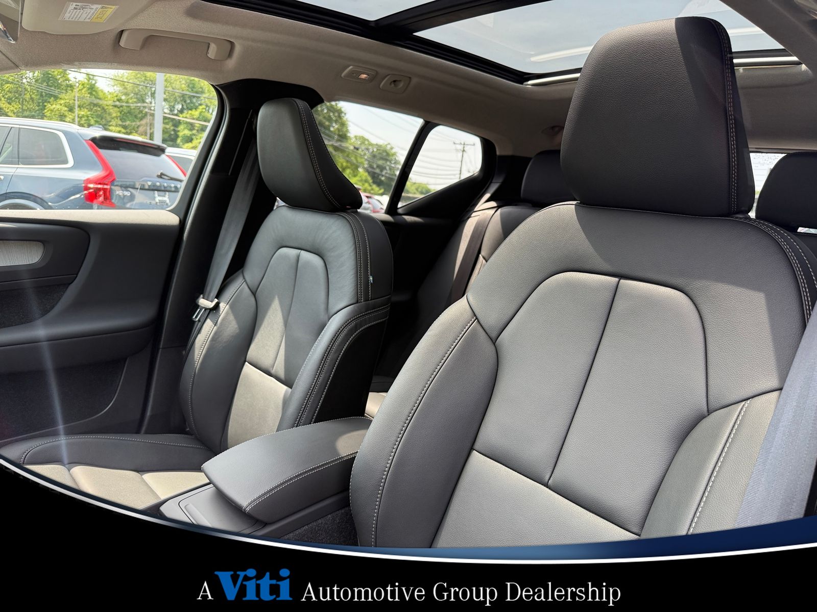 2026 Volvo XC40 Plus - Photo 13