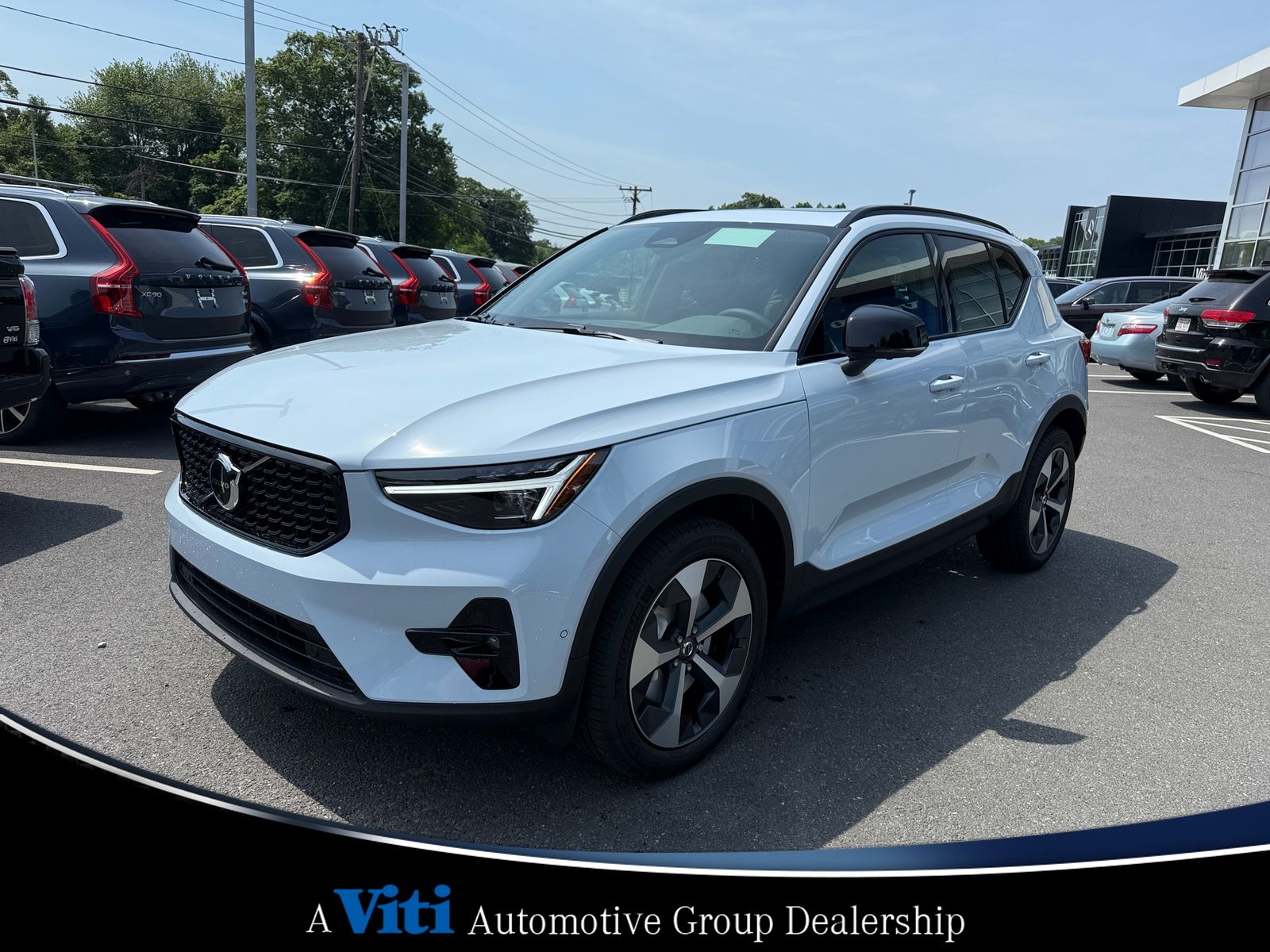 2026 Volvo XC40 Plus photo 4