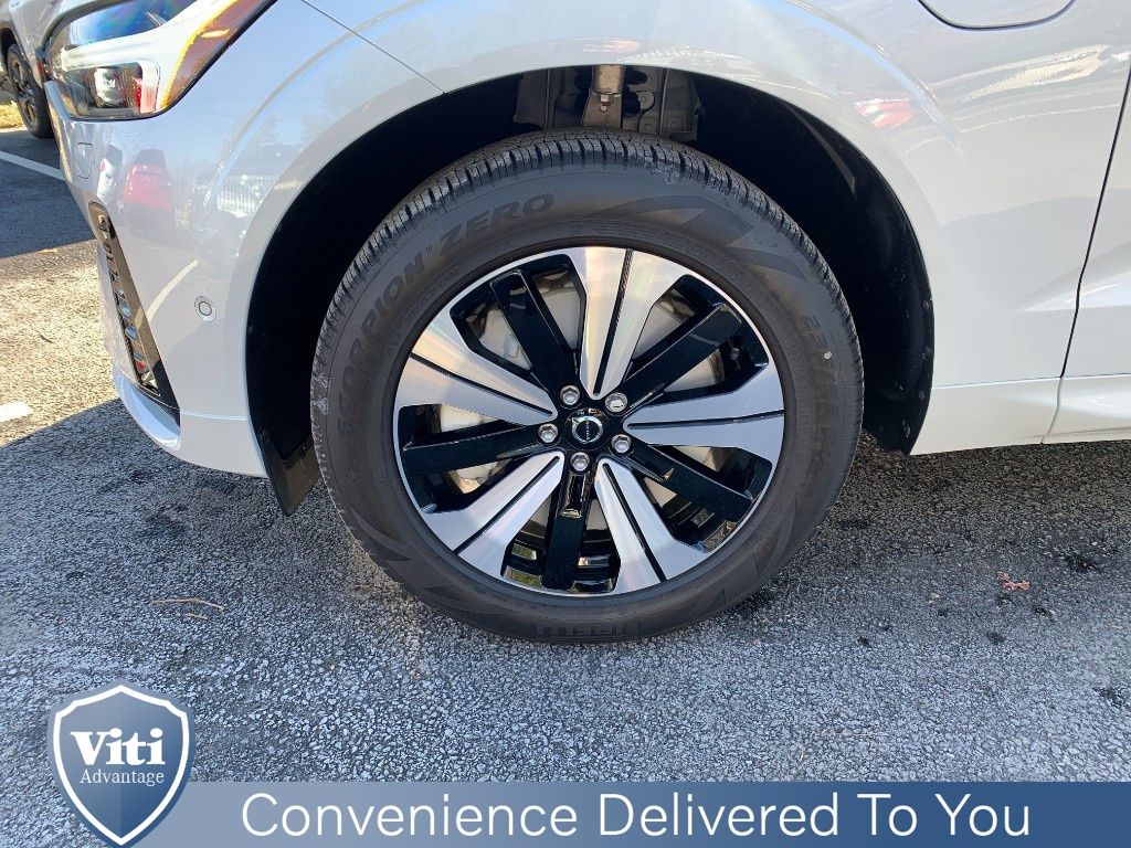 2025 Volvo XC60 Plus - Photo 10