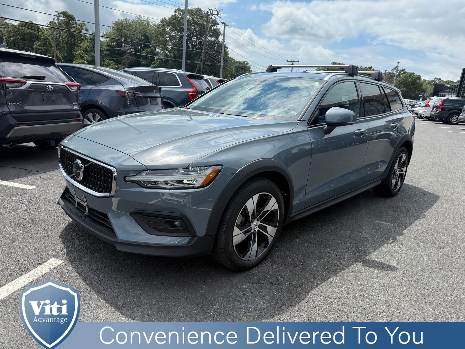 2023 Volvo V60 Cross Country B5 AWD Plus photo 4