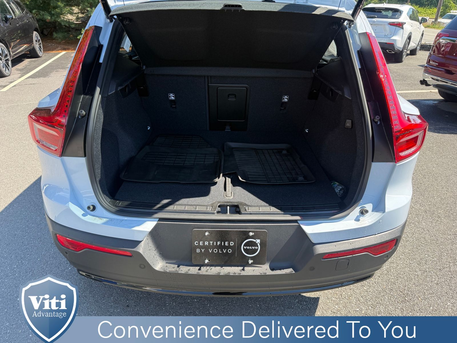 2026 Volvo XC40 Plus - Photo 24