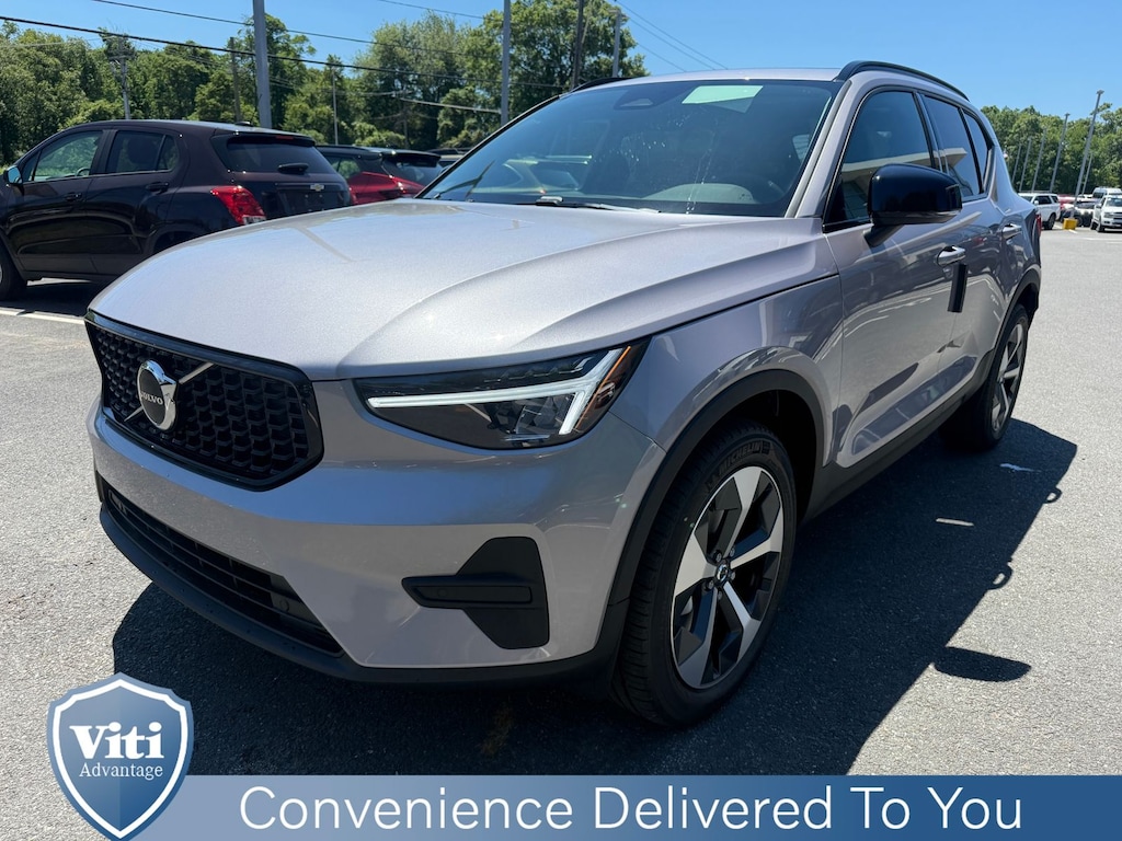 New 2026 Volvo XC40 B5 Core SUV