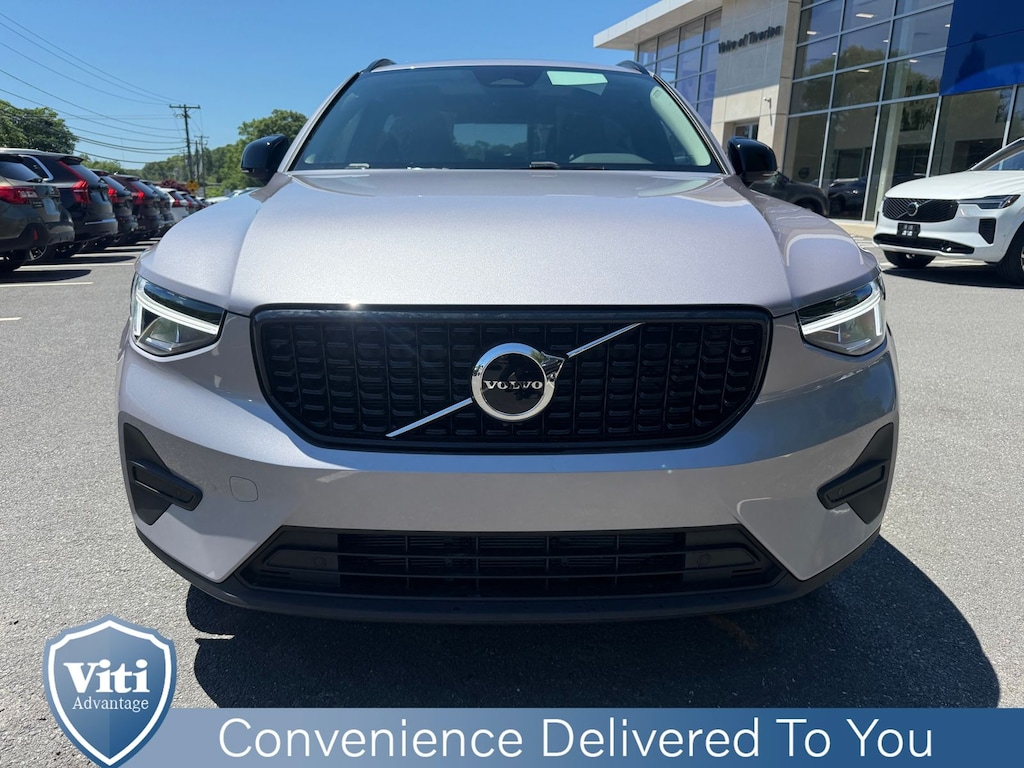 New 2026 Volvo XC40 B5 Core SUV