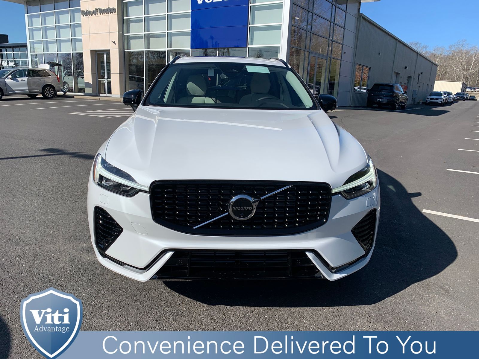 2025 Volvo XC60 T8 Plus photo 3