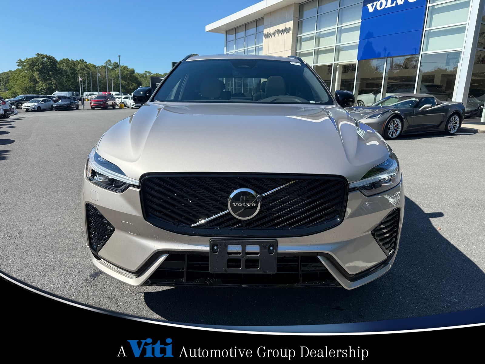 2026 Volvo XC60 B5 Core photo 3