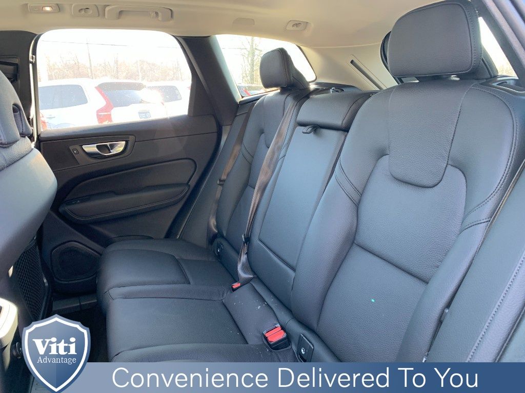 2025 Volvo XC60 Plus - Photo 13