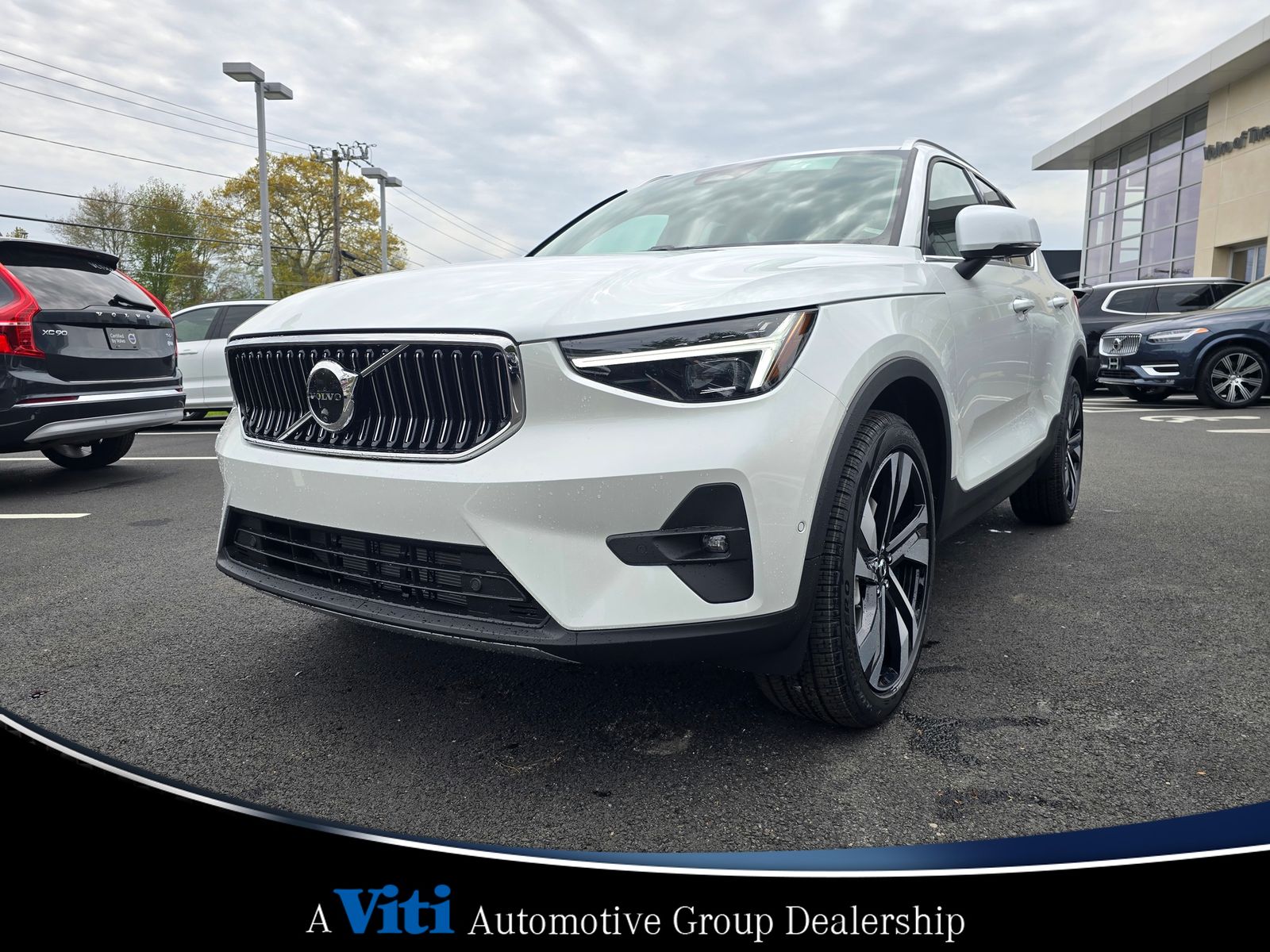 2024 Volvo XC40 Ultimate photo 3