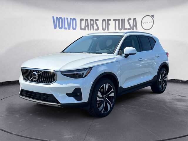 2025 Volvo XC40 B5 Plus Bright Theme SUV