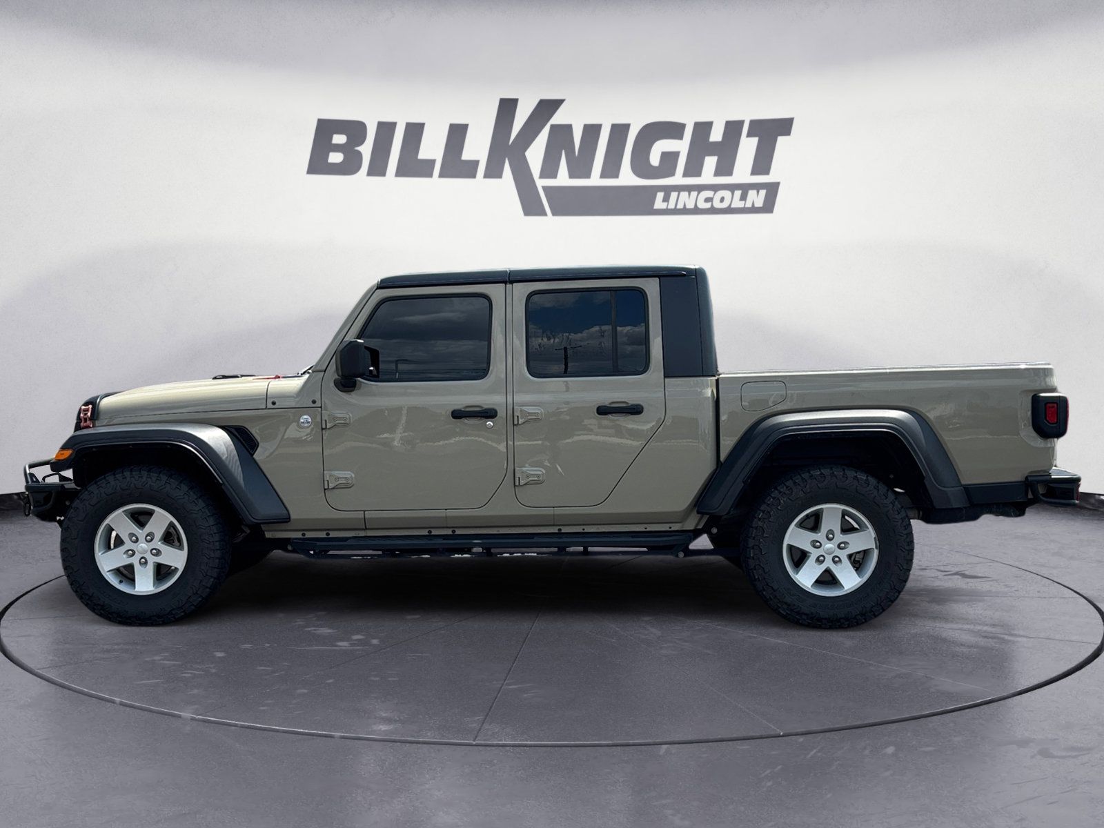 2020 Jeep Gladiator Sport photo 2