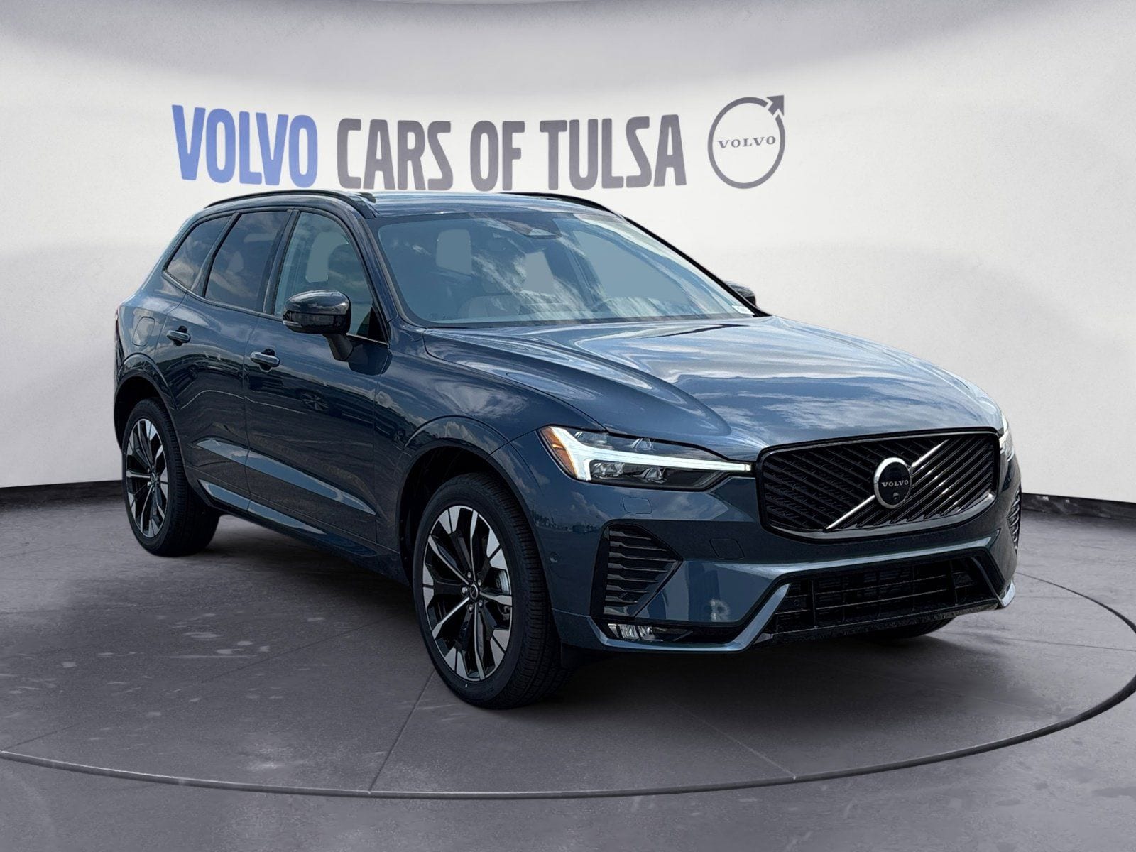 2026 Volvo XC60 Plus - Photo 7