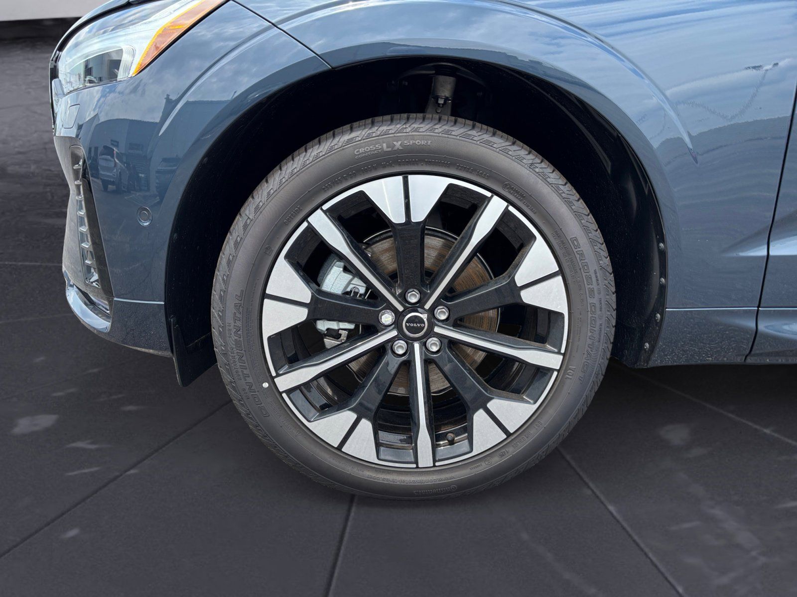 2026 Volvo XC60 Plus - Photo 14