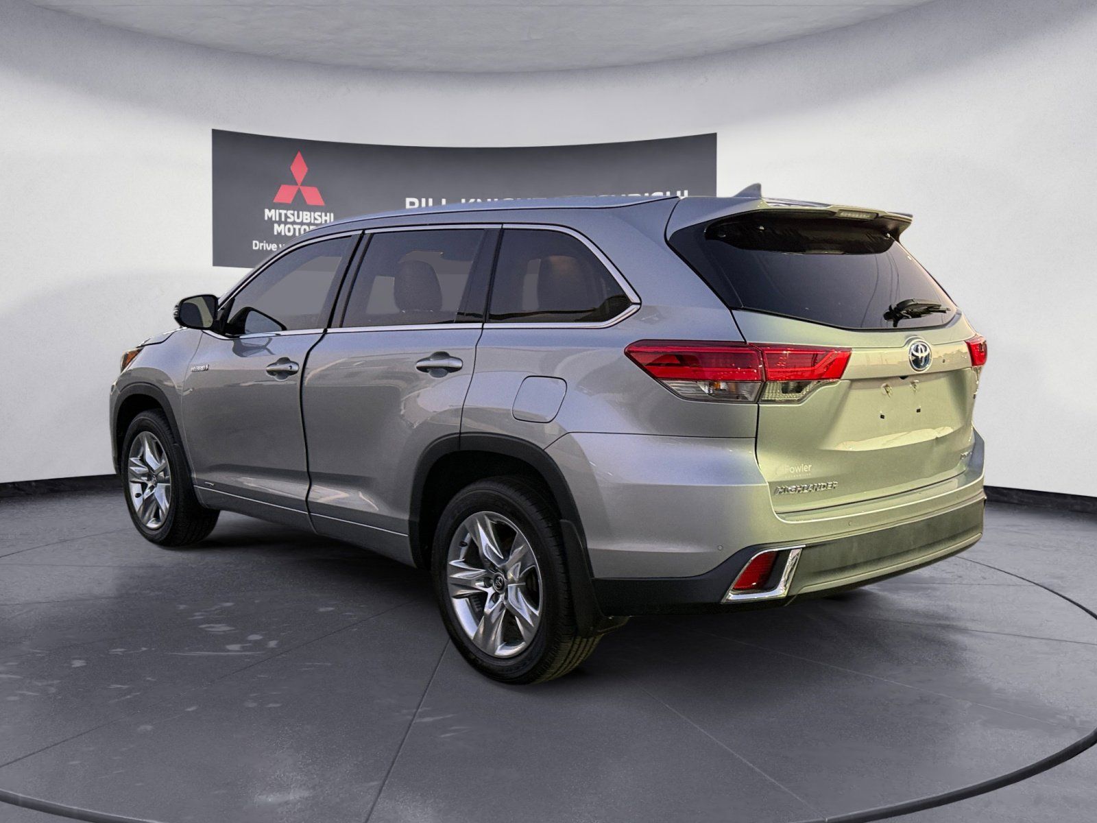 2019 Toyota Highlander Hybrid Limited photo 3