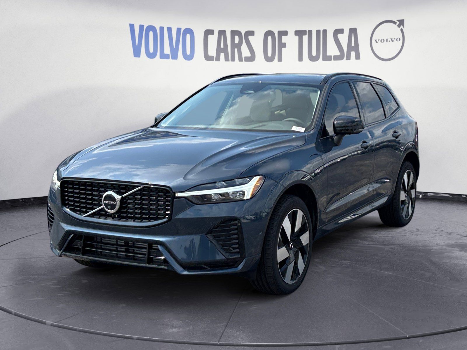 2025 Volvo XC60 plug-in hybrid T8 Plus