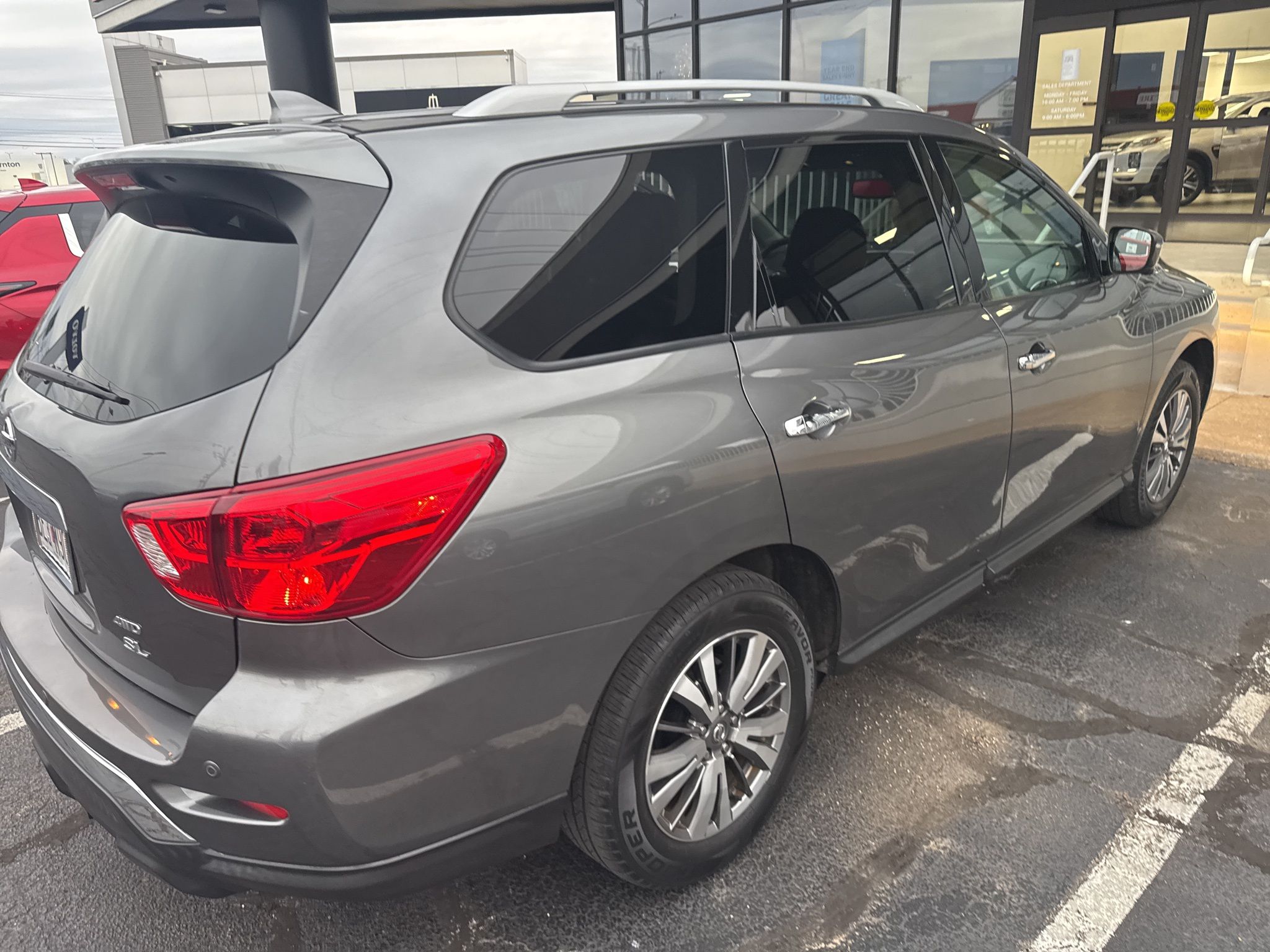 2019 Nissan Pathfinder SL photo 3