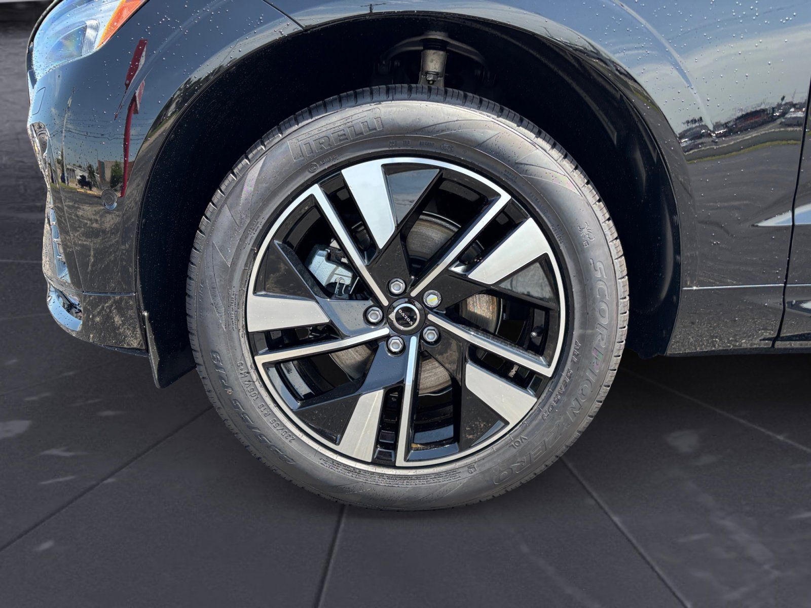 2026 Volvo XC60 Plus - Photo 14