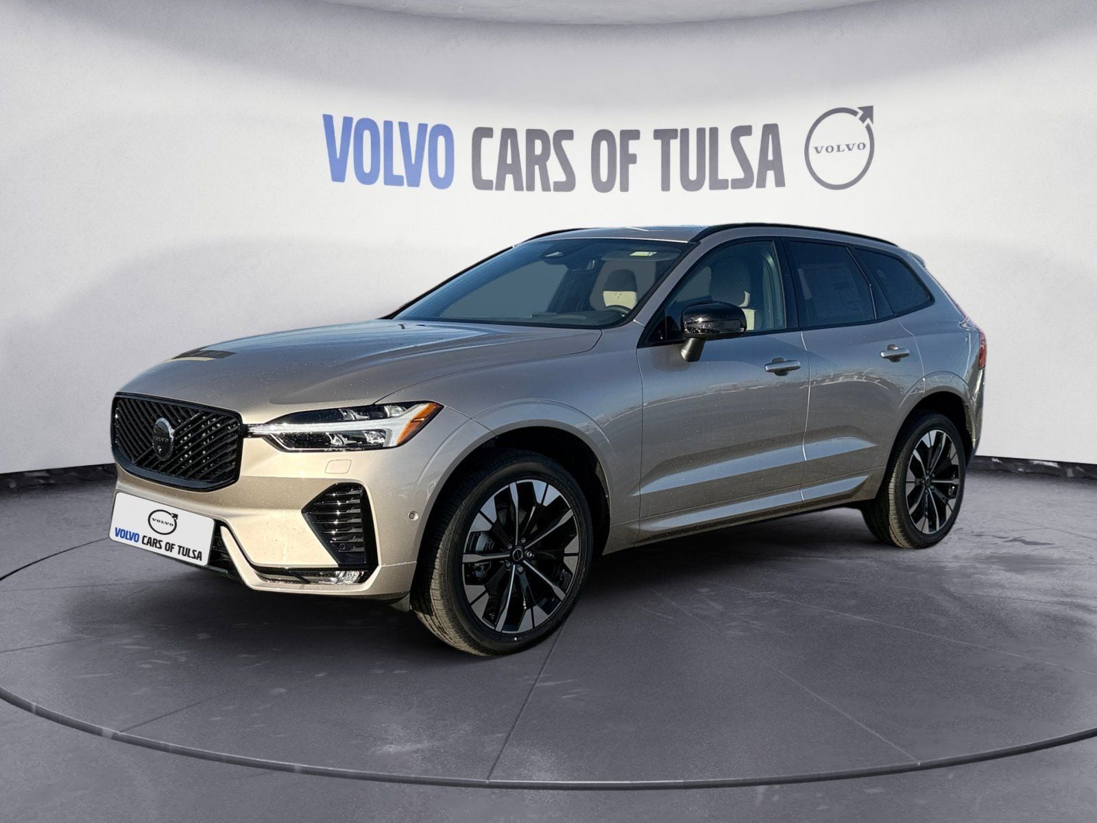 2026 Volvo XC60 Plus's photo