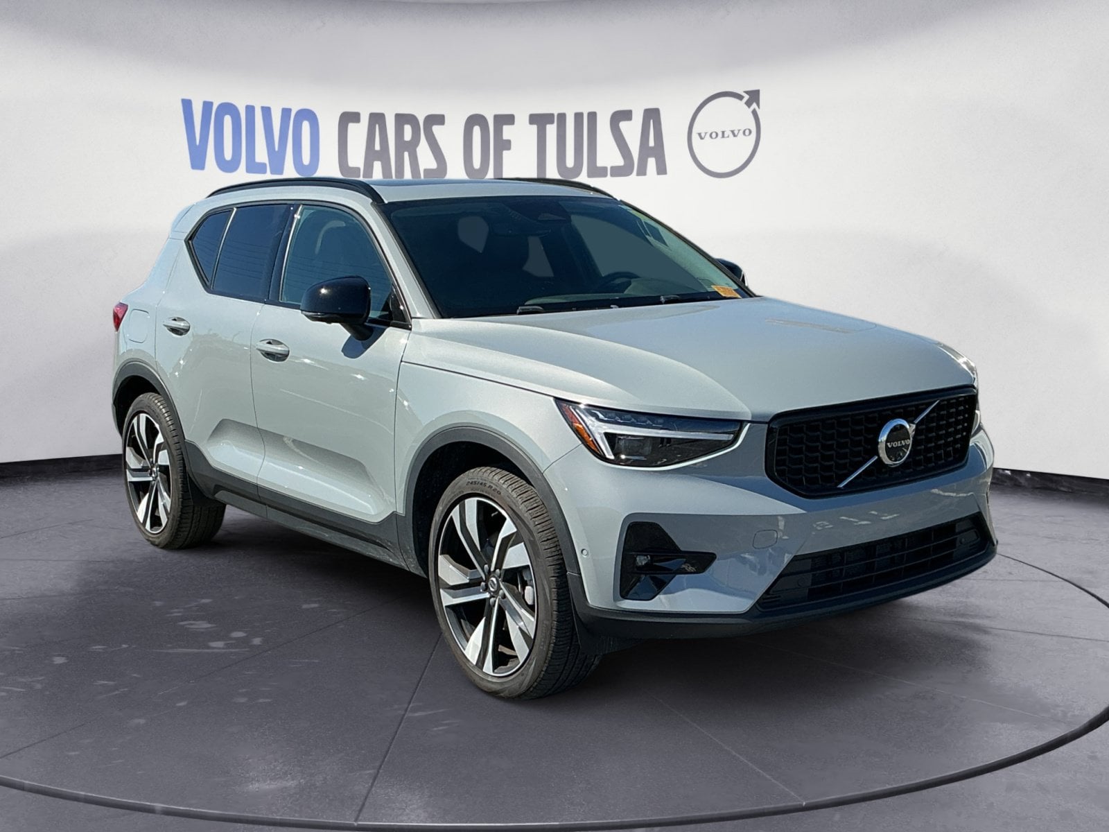 2025 Volvo XC40