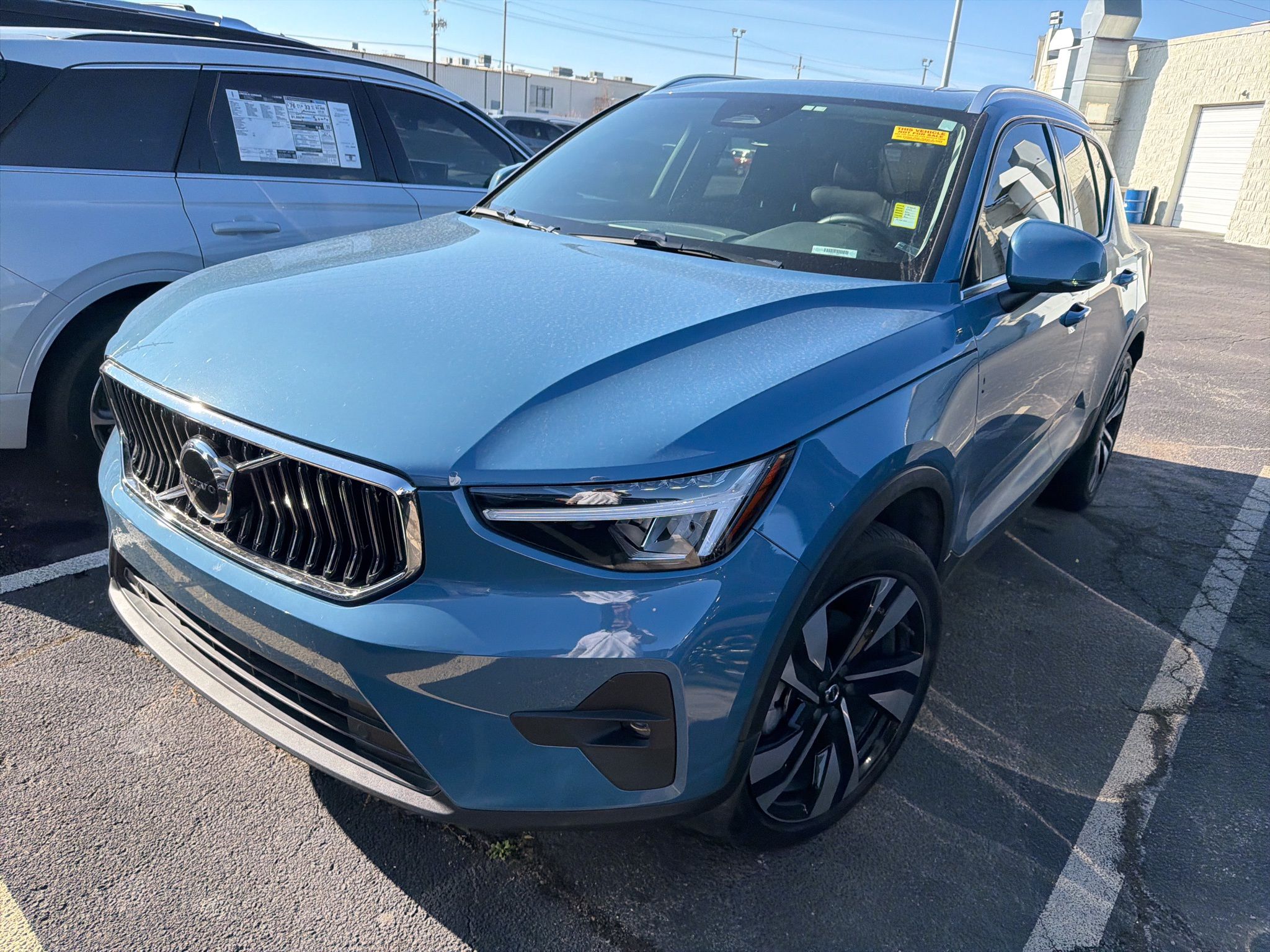 2023 Volvo XC40 SUV 