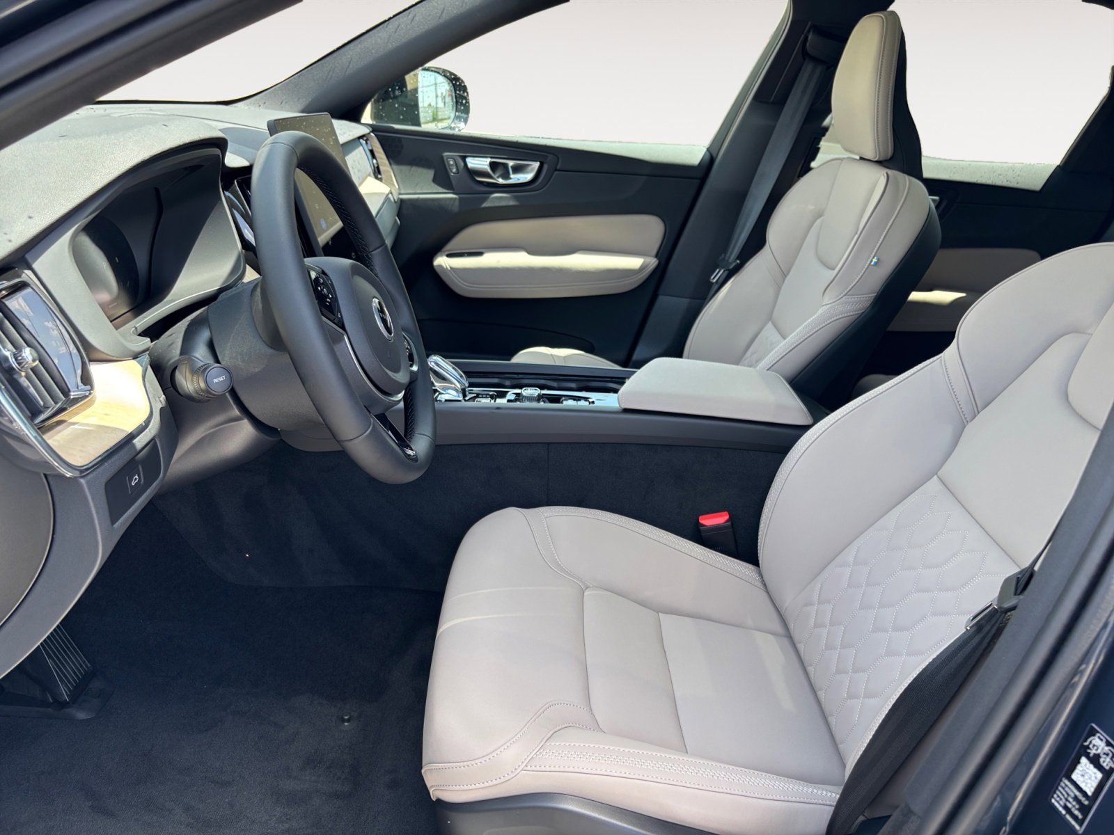 2026 Volvo XC60 Core - Photo 9