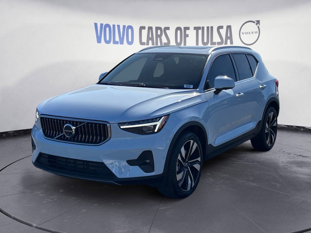 New 2025 Volvo XC40 B5 Ultra Bright Theme SUV
